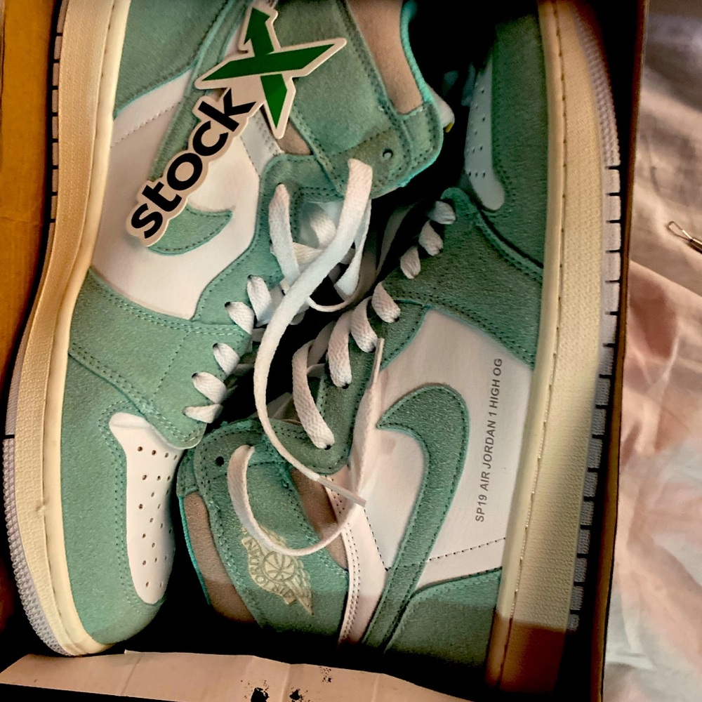 Brand new Seafoam Hyper Royal J1s